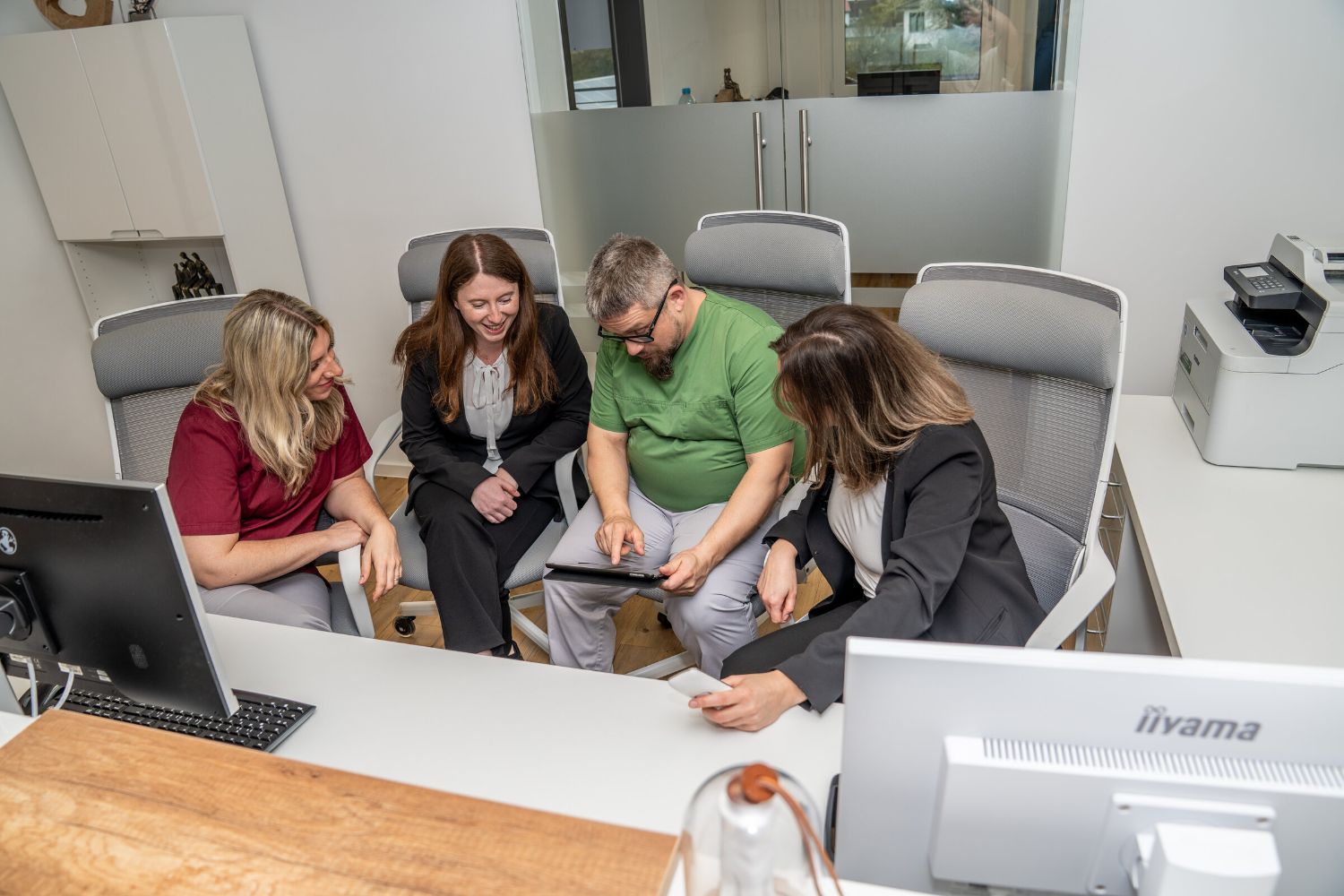 Das Praxisteam bei der gemeinsamen Besprechung